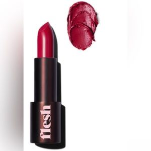 NWT Strong Flesh Red Lipstick in Prize ♥️ 💄 💋